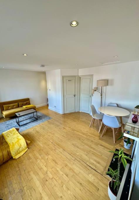 Victoria - 1 Bedroom 4 People London