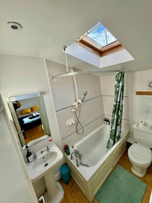 Victoria - 1 Bedroom 4 People London